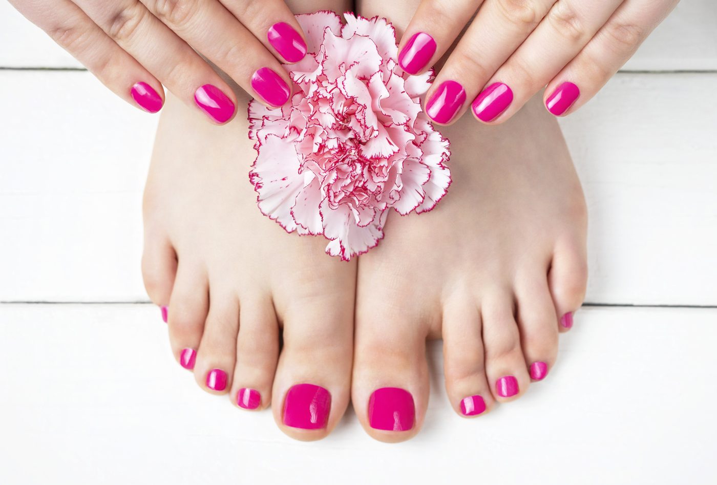 Gel Manicure / Pedicure